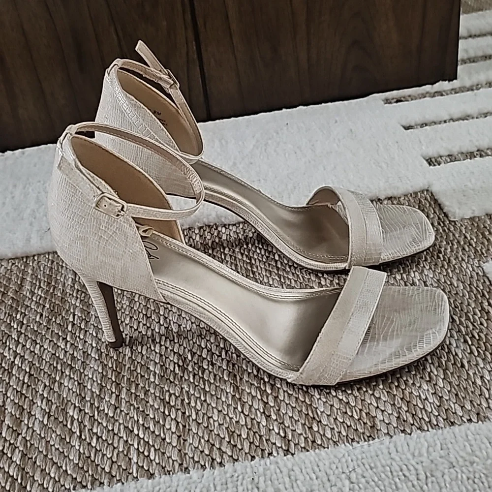 Heels - Picture 3 of 5